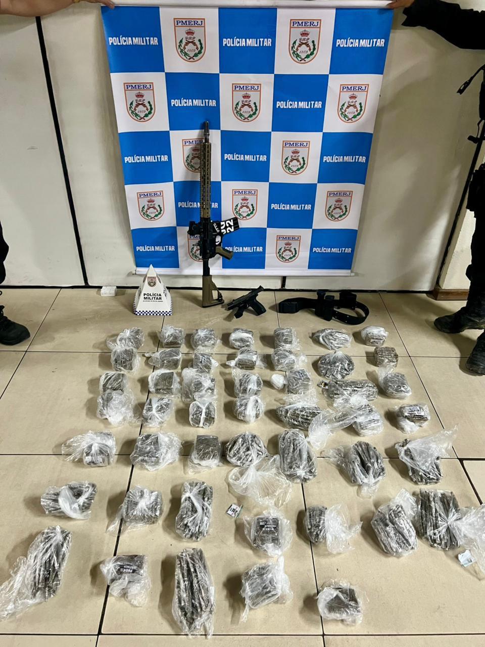 12º BPM prende três criminosos e apreende arma e munições na Comunidade do Marítimo